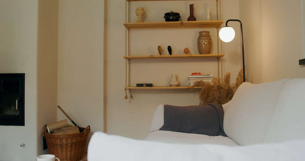 How to Keep Your Living Room Organized Without Losing Its Warmth